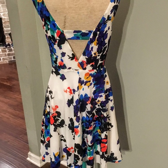 Betsey Johnson Floral Dress - Picture 4 of 5